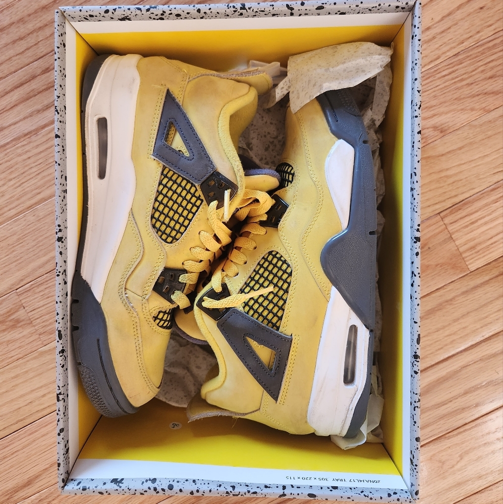 Air Jordan Retro 4 Lightning Sneakers